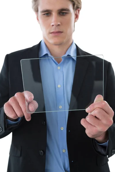 Επιχειρηματίας χρησιμοποιώντας διασύνδεση διαφανές γυαλί — Φωτογραφία Αρχείου