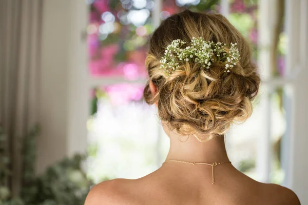 Primo piano dei capelli della sposa — Foto Stock