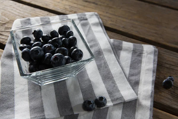Bowl of blueberries on napkin — Stock Photo, Image