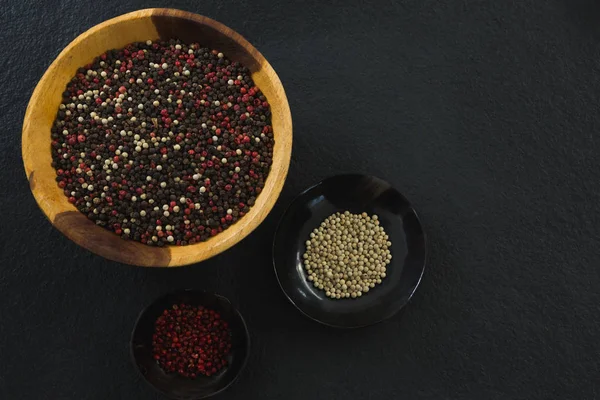 Black pepper in bowl — Stock Photo, Image