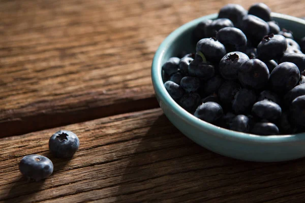 Bowl of blueberries on table — Stock Photo, Image