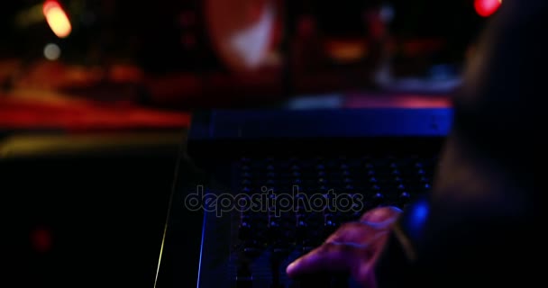 Banda de música actuando en el escenario — Vídeo de stock