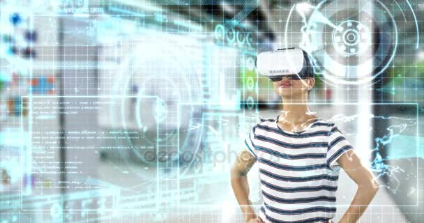 Mujer usando auriculares de realidad virtual — Vídeos de Stock