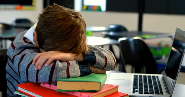 Tired schoolboy sleeping in classroom — Stock Video