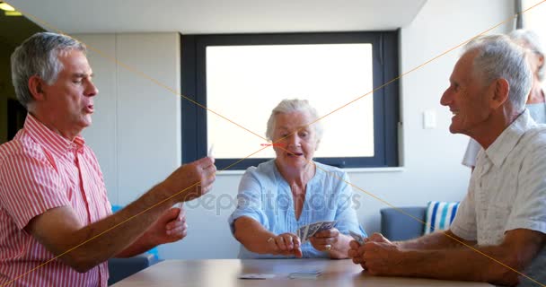 Senioren speelkaarten — Stockvideo