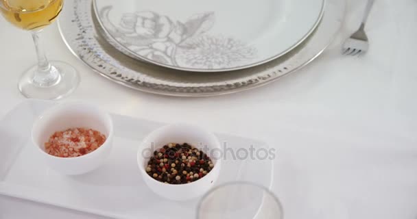 桌上的各种餐具 — 图库视频影像