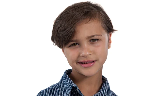 Netter Junge steht vor weißem Hintergrund — Stockfoto