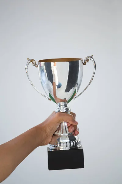 Hand met een trofee — Stockfoto