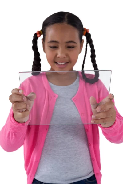 Κορίτσι με γυάλινη ψηφιακή δισκίο — Φωτογραφία Αρχείου