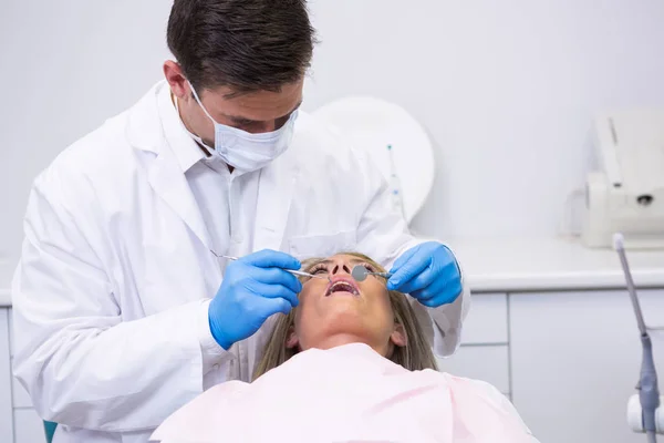 Dentist cleaning woman teeth — Stock Photo, Image