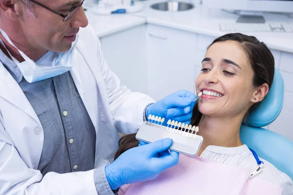 Zahnarzthaltegeräte — Stockfoto