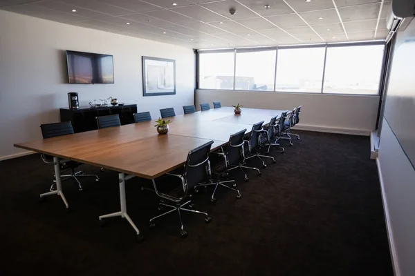 Interno della moderna sala riunioni vuota — Foto Stock