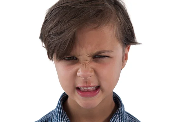 Θυμωμένος αγόρι στέκεται — Φωτογραφία Αρχείου