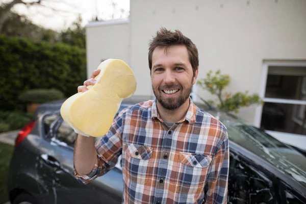 Man holding a sponge — Stock Photo, Image