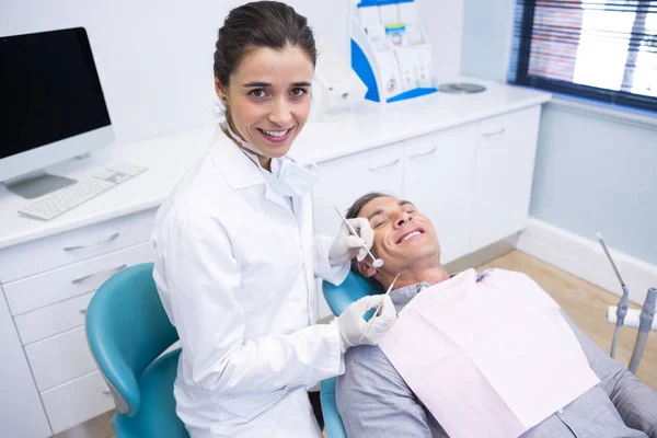 Equipamento de retenção para dentistas — Fotografia de Stock