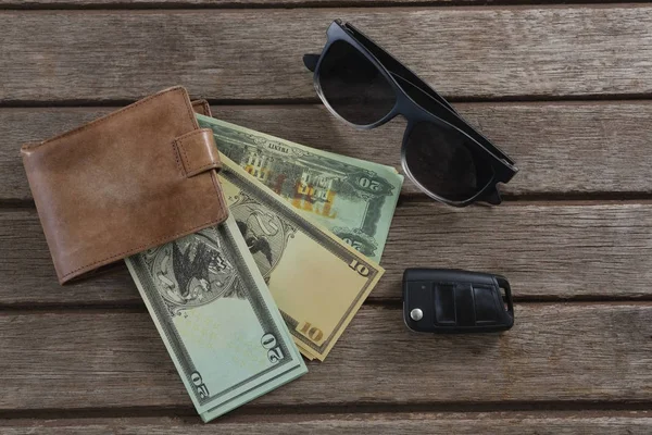 Sunglasses, wallet and currency note — Stock Photo, Image