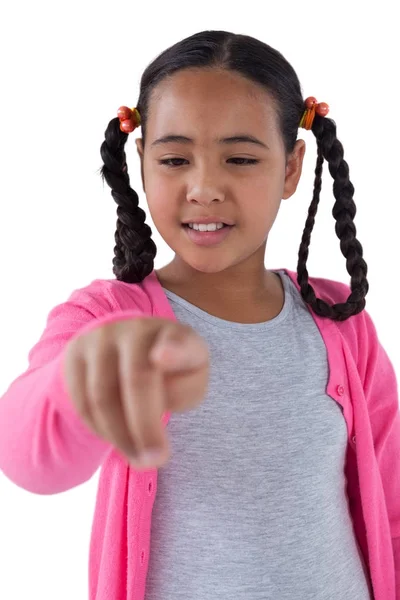 Meisje voorwenden om een onzichtbare touchscreen — Stockfoto