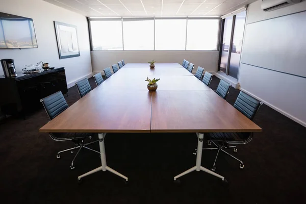 Salle de réunion moderne vide au bureau — Photo