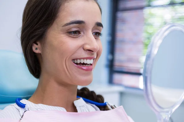 Patient smiling while looking at mirror — Stock Photo, Image