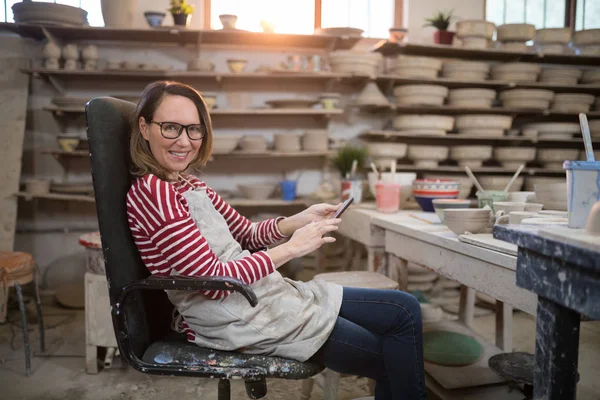 Female potter using digital tablet — Stock Photo, Image