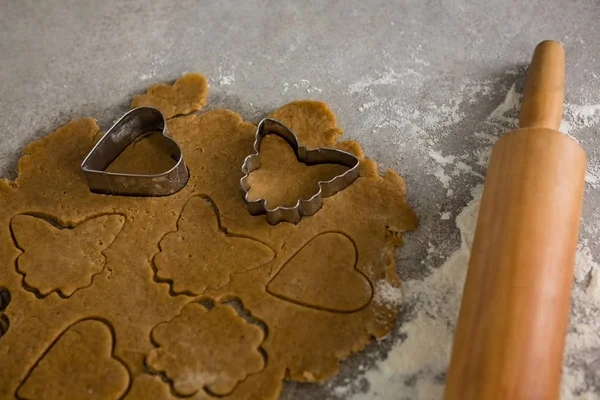 Lebkuchenteig mit Mehl, — Stockfoto