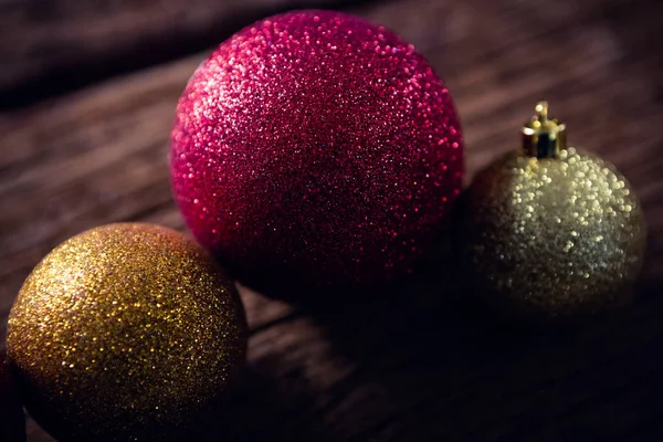 Vánoční ozdoby na dřevěné prkno — Stock fotografie