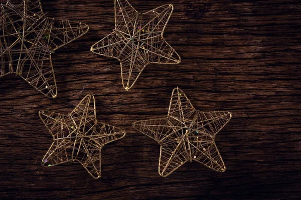 Handgefertigte Sterne auf Holzplanke — Stockfoto