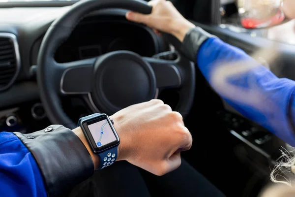 Woman wearing smart watch in car — Stock Photo, Image