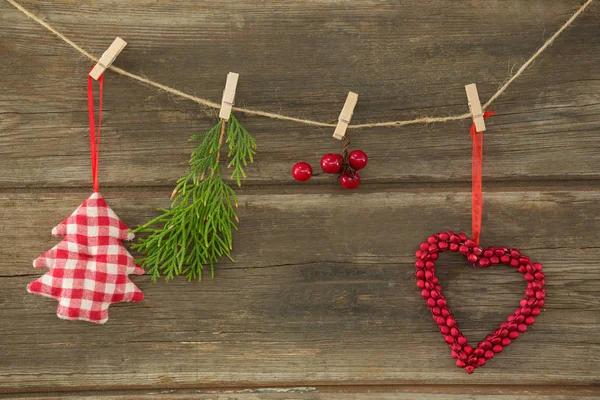 Decoración de Navidad arreglada en cuerda — Foto de Stock