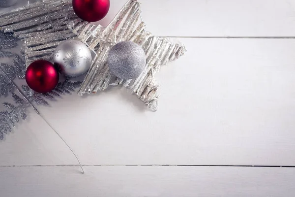 Decoração de Natal na mesa de madeira — Fotografia de Stock