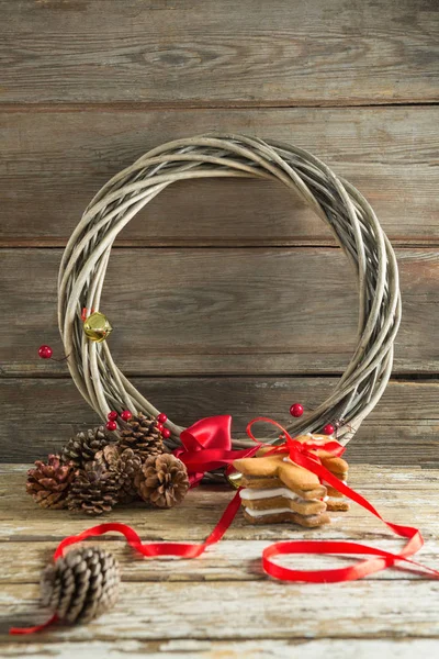 Decoraciones de Navidad en tablón de madera — Foto de Stock