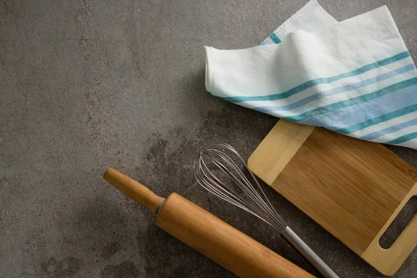 Rolling pin, whisker, chopping board — Stock Photo, Image