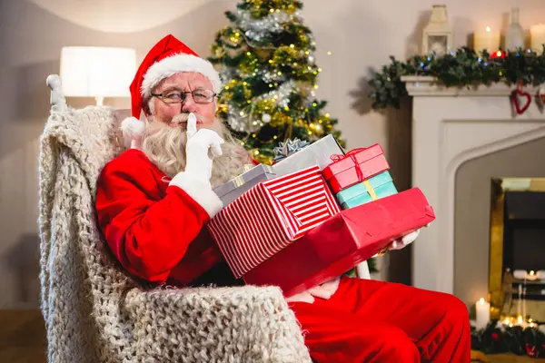 Kerstman met geschenkdozen — Stockfoto