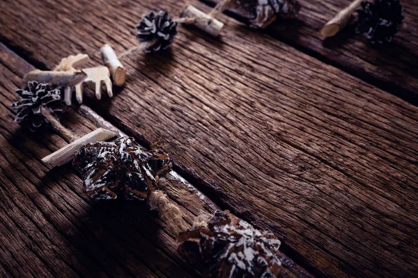 Décorations de Noël sur planche de bois — Photo