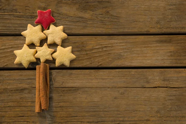 Julgran med stjärnan formen cookies — Stockfoto