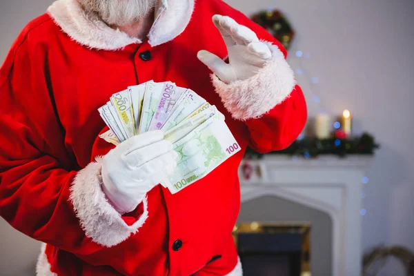 Noel Baba holding paket Euro — Stok fotoğraf