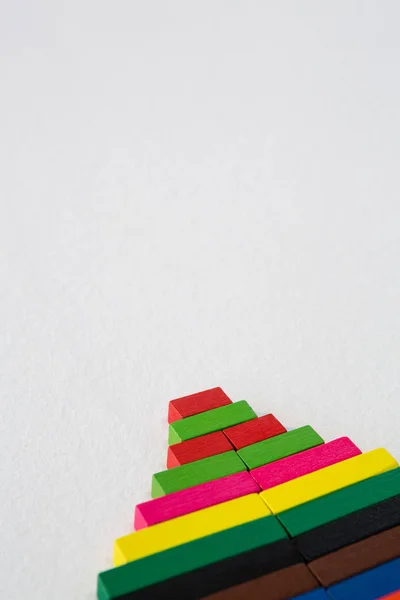 Árvore de Natal feita de blocos coloridos — Fotografia de Stock