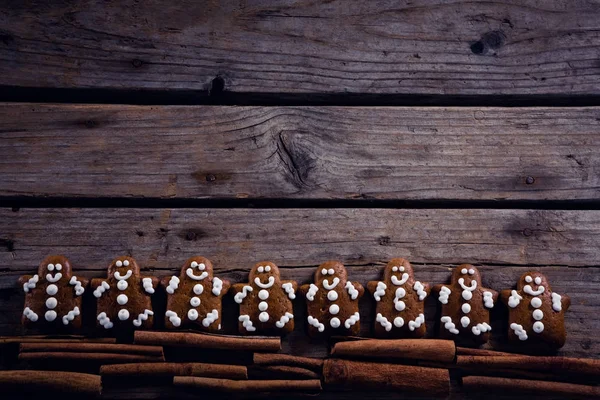 Gingerbread cookies and cinnamon sticks — Stock Photo, Image