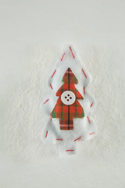 Albero di Natale fatto a mano su sfondo bianco — Foto Stock