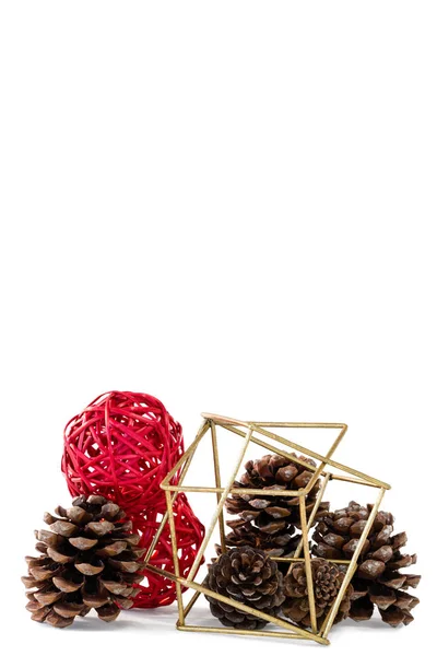 Çam kozalakları ve Noel dekorasyon — Stok fotoğraf