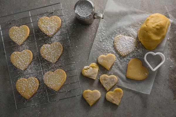 Raw heart shape cookies — Stock Photo, Image