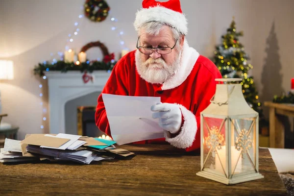 Santa Claus reading a letter — Stock Photo, Image