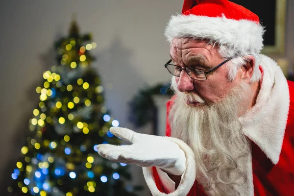 Santa claus foukání polibek — Stock fotografie