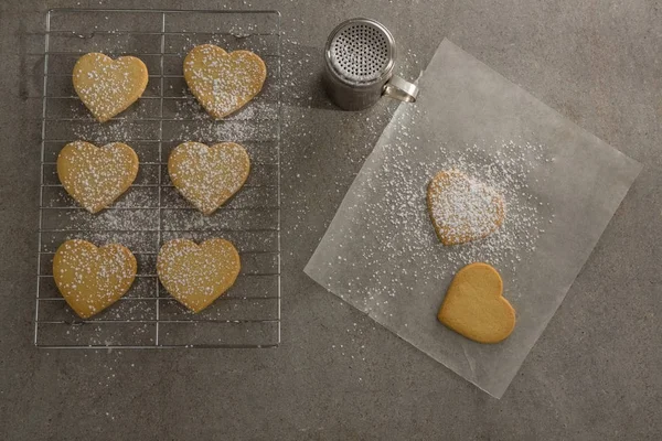 Råa hjärtat formen cookies — Stockfoto