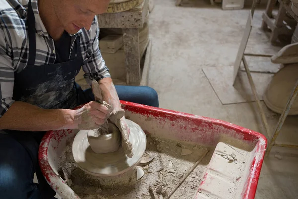 Alfarero macho haciendo una olla — Foto de Stock