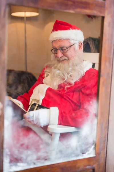Santa claus lezing roman — Stockfoto