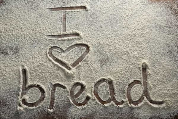 Me encanta el pan escrito en harina espolvoreada — Foto de Stock
