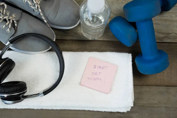 Schuhe, Kopfhörer, Wasserflasche — Stockfoto