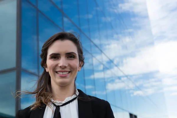 Female executive standing in office premises — Stock Photo, Image