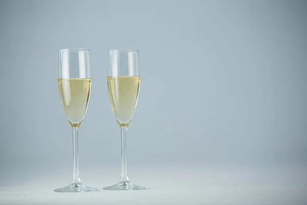 Två champagne flöjter — Stockfoto